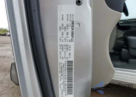 2011 Chrysler Town & Country Touring z USA, uszkodzony, nr VIN 2A4RR5DG4BR770898